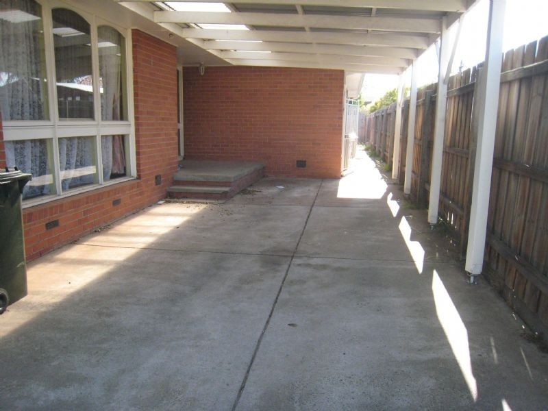 5 Duggan Place, Gladstone Park VIC 3043