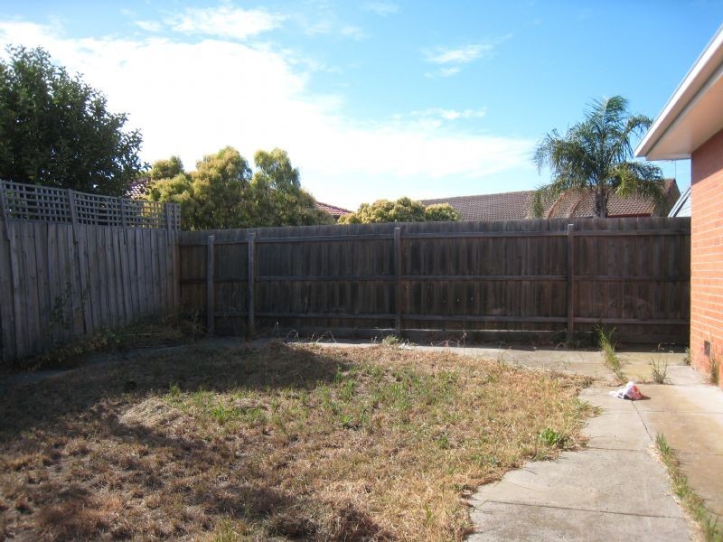 5 Duggan Place, Gladstone Park VIC 3043