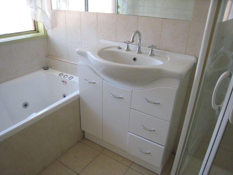 5 Duggan Place, Gladstone Park VIC 3043