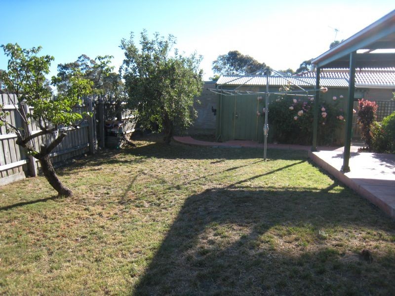 7 Bradford Close, Gladstone Park VIC 3043