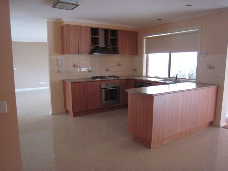 25 Taylors Hill Boulevard, Taylors Hill VIC 3037