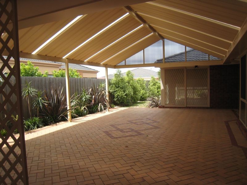 25 Taylors Hill Boulevard, Taylors Hill VIC 3037