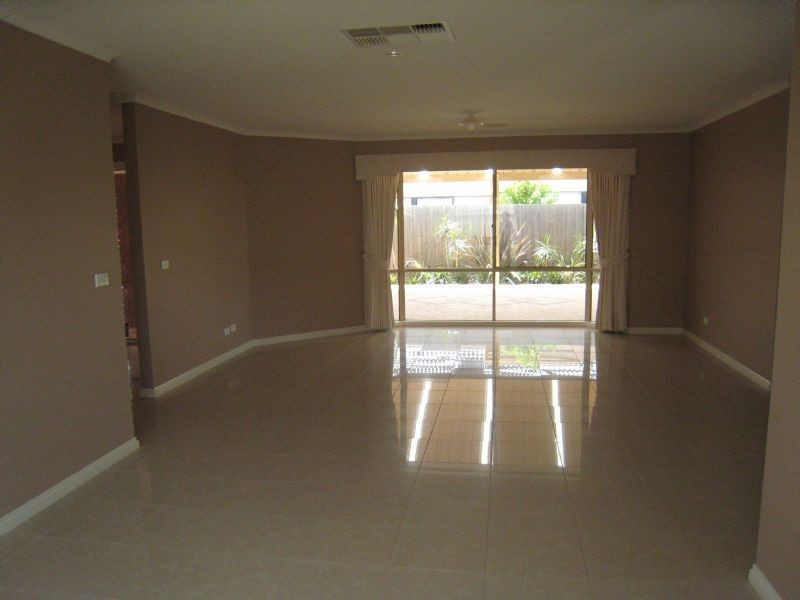 25 Taylors Hill Boulevard, Taylors Hill VIC 3037