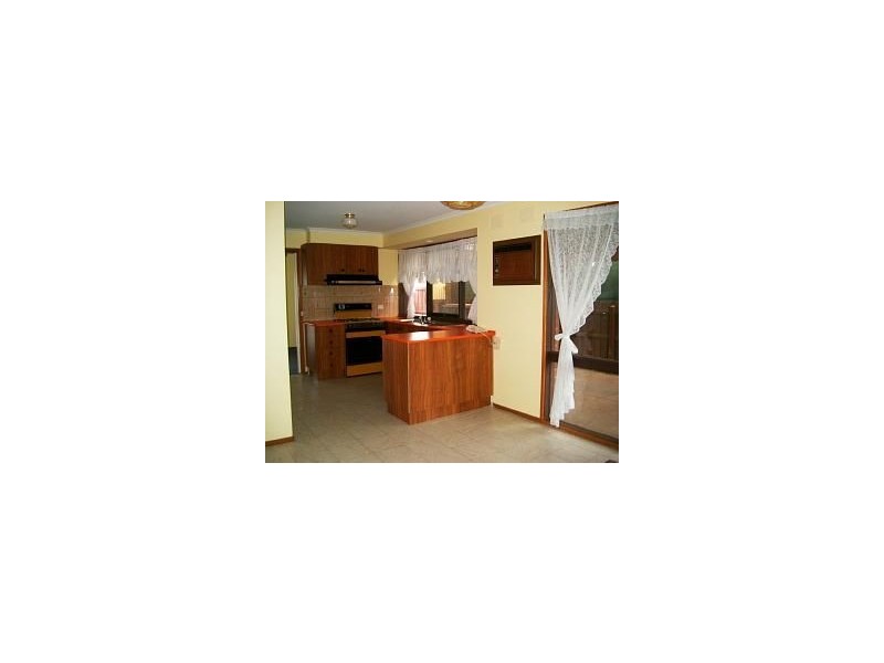 37 Trentham Drive, Gladstone Park VIC 3043