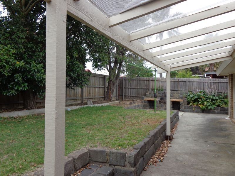 11 Bamford Avenue, Westmeadows VIC 3049