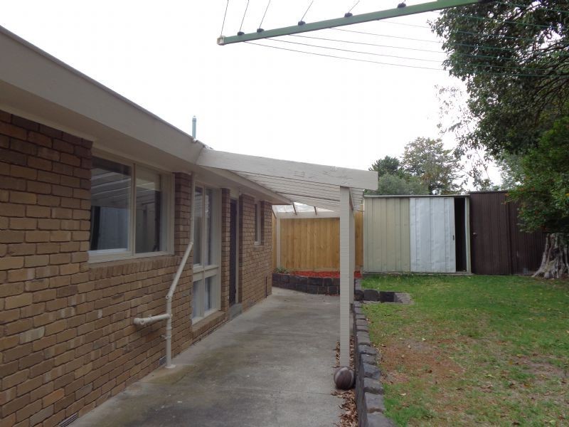 11 Bamford Avenue, Westmeadows VIC 3049
