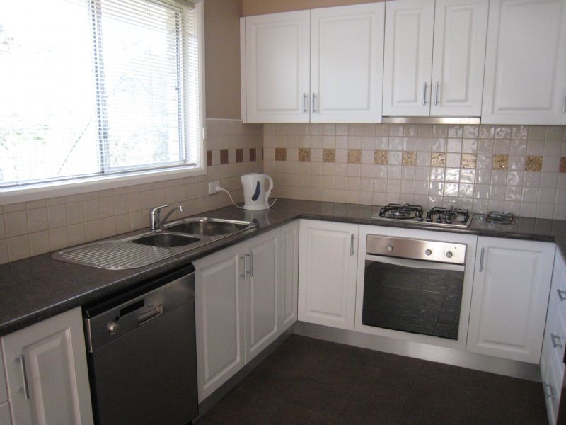 1 Midway Close, Gladstone Park VIC 3043