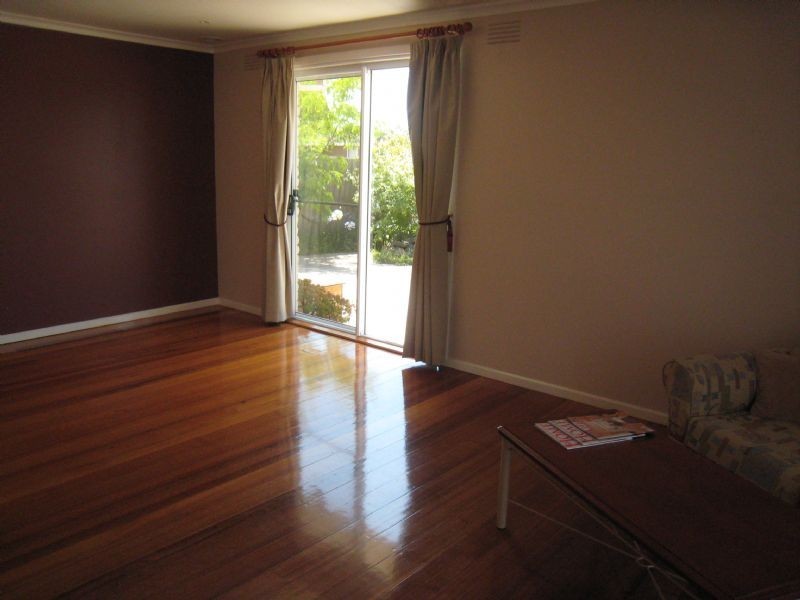 1 Midway Close, Gladstone Park VIC 3043