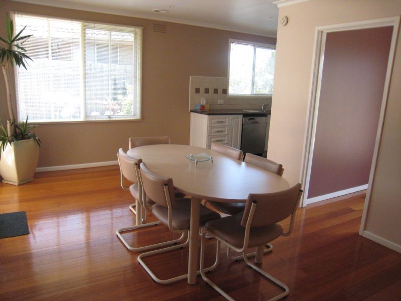 1 Midway Close, Gladstone Park VIC 3043