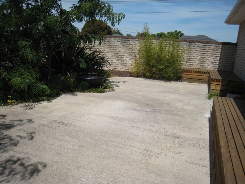 1 Midway Close, Gladstone Park VIC 3043