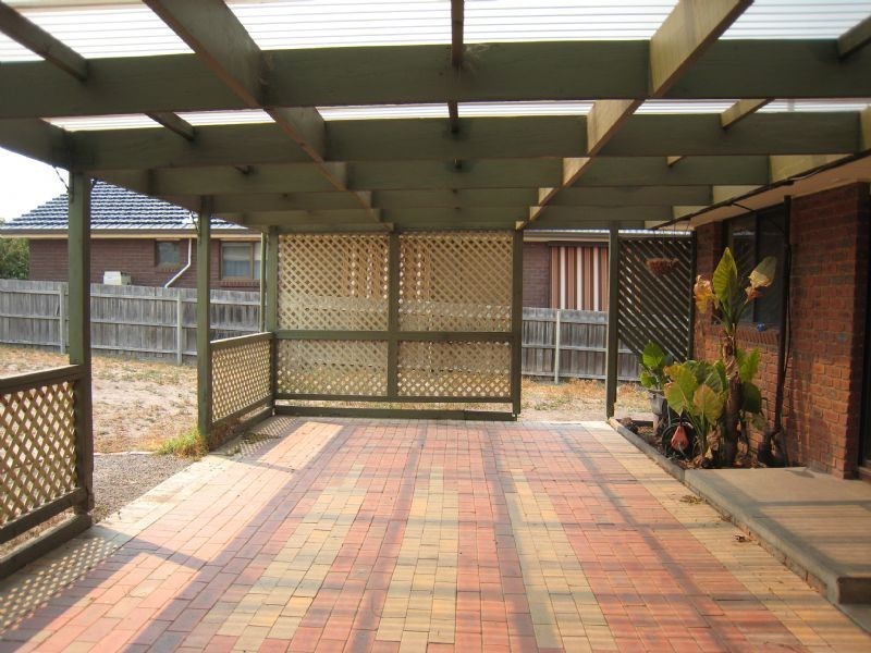 16 Chisholm Avenue, Attwood VIC 3049