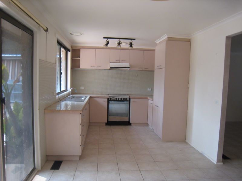 16 Chisholm Avenue, Attwood VIC 3049