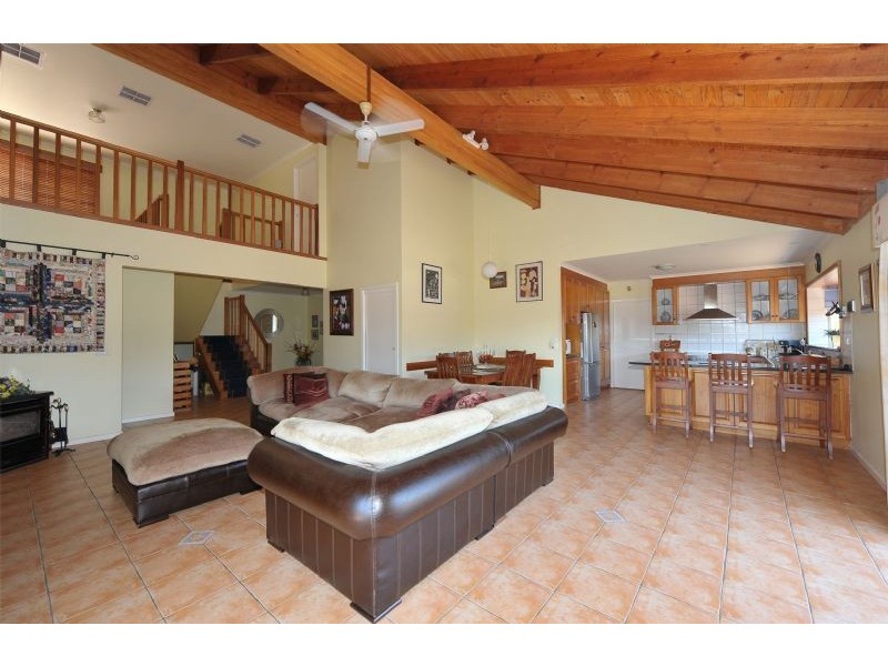 15 Hawick Court, Greenvale VIC 3059