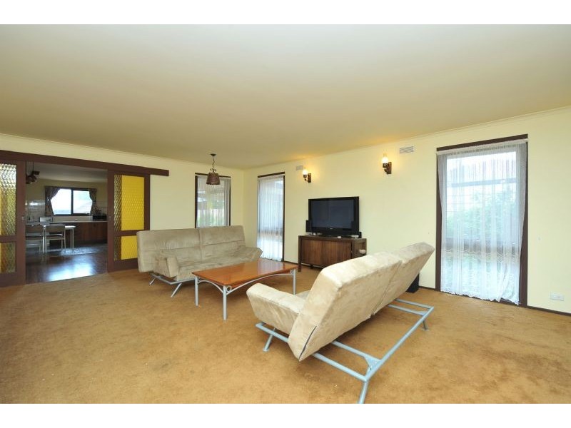 7 Trollaby Close, Gladstone Park VIC 3043