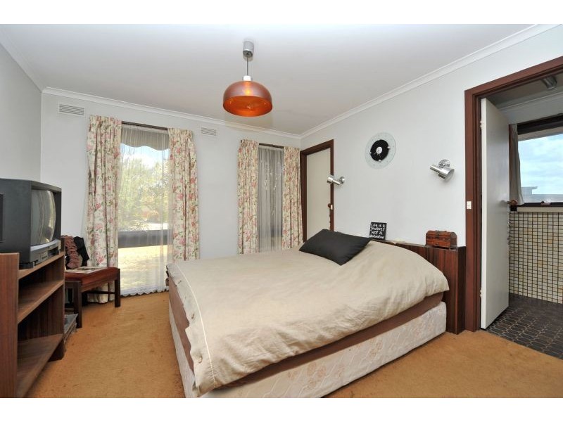 7 Trollaby Close, Gladstone Park VIC 3043