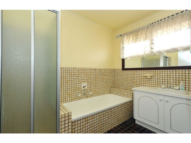 7 Trollaby Close, Gladstone Park VIC 3043