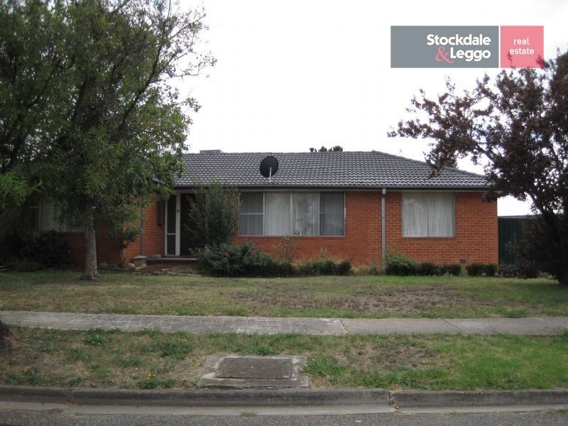 38 Aylesbury Crescent, Gladstone Park VIC 3043