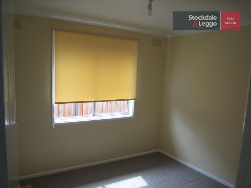 38 Aylesbury Crescent, Gladstone Park VIC 3043