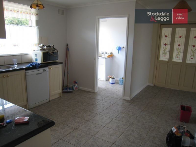 38 Aylesbury Crescent, Gladstone Park VIC 3043