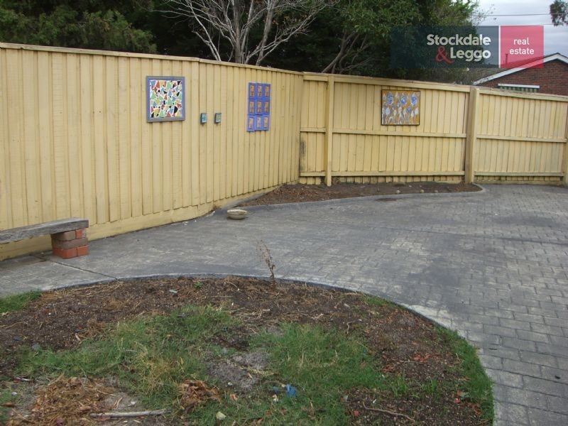 38 Aylesbury Crescent, Gladstone Park VIC 3043