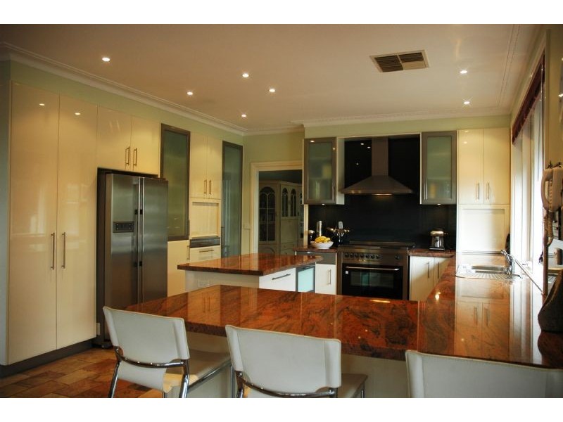 11 Jedburgh Place, Greenvale VIC 3059