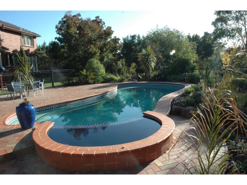 11 Jedburgh Place, Greenvale VIC 3059