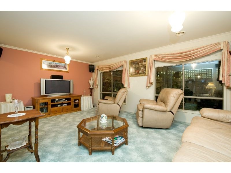 18 McGuire Court, Greenvale VIC 3059