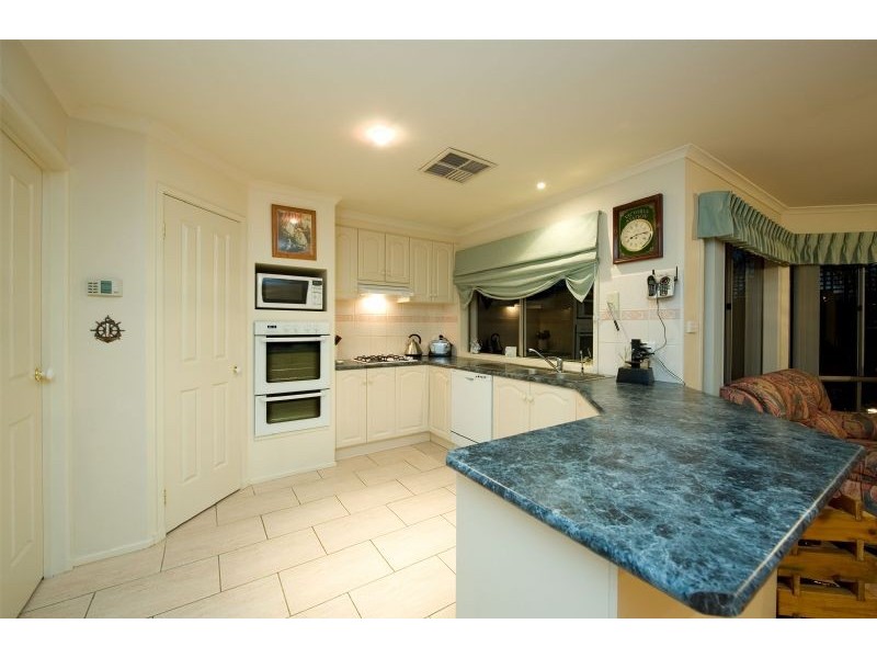 18 McGuire Court, Greenvale VIC 3059