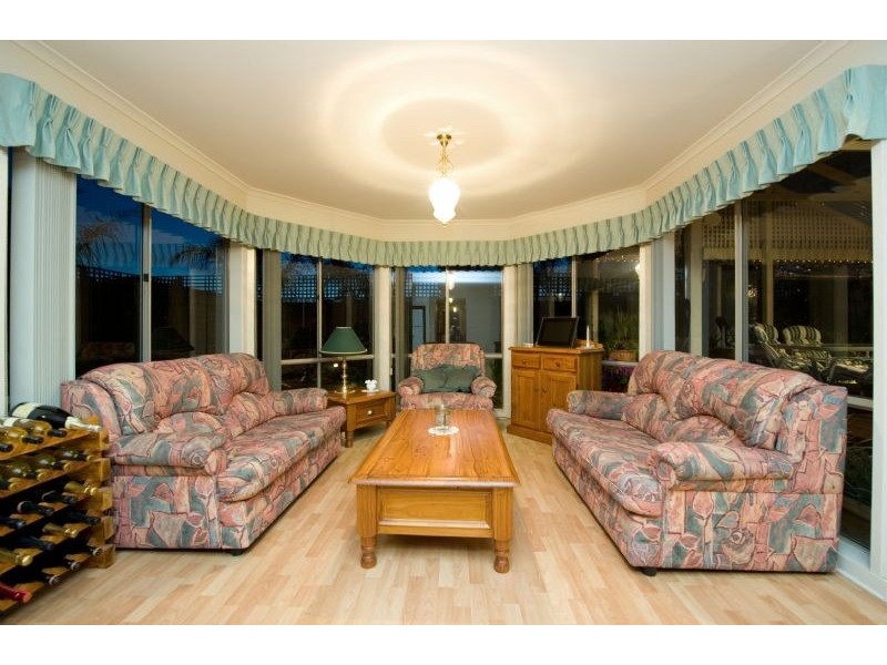 18 McGuire Court, Greenvale VIC 3059