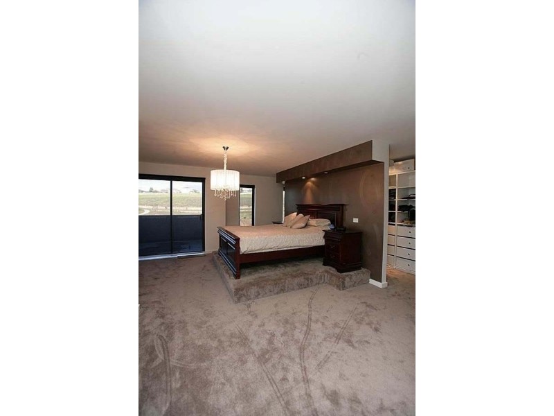 24 Clare Boulevard, Greenvale VIC 3059