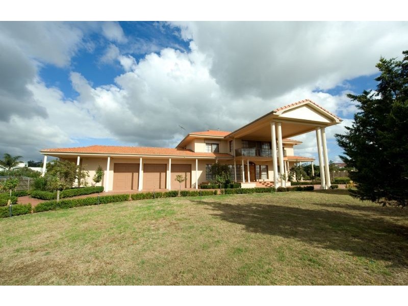 2 Queensferry Place, Greenvale VIC 3059