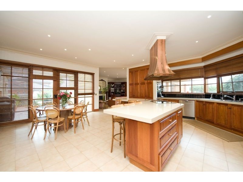 2 Queensferry Place, Greenvale VIC 3059