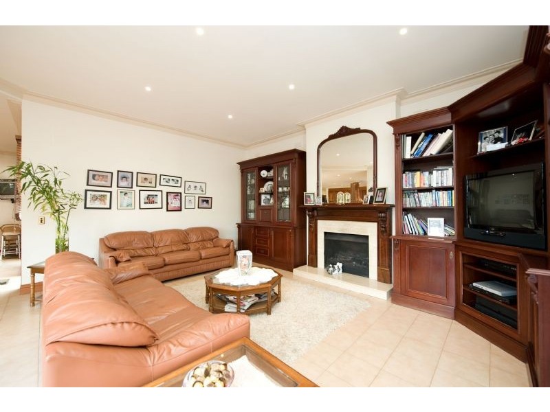 2 Queensferry Place, Greenvale VIC 3059