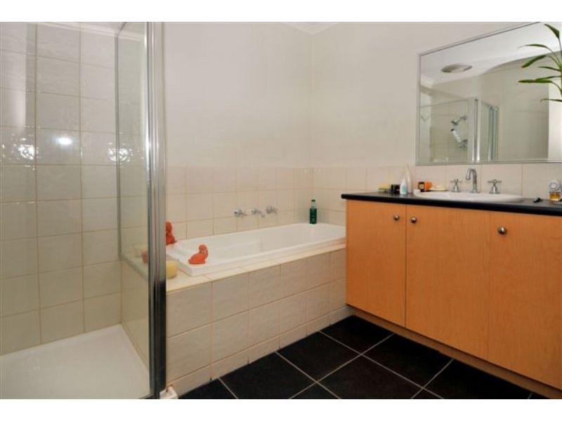 18 Seggan Circle, Gowanbrae VIC 3043