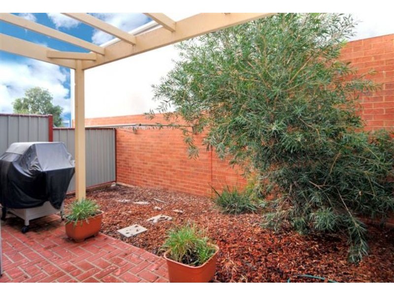 18 Seggan Circle, Gowanbrae VIC 3043