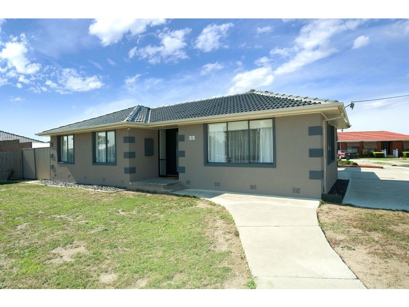 33 Grantley Drive, Gladstone Park VIC 3043