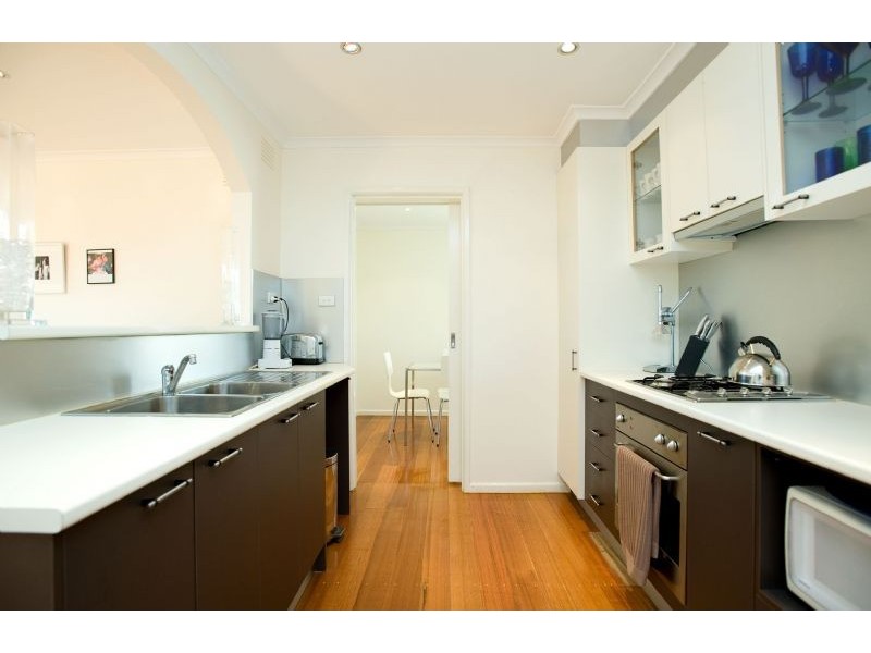 33 Grantley Drive, Gladstone Park VIC 3043