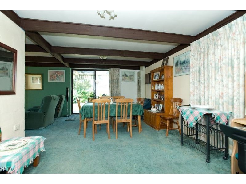 6 Bladen Place, Gladstone Park VIC 3043