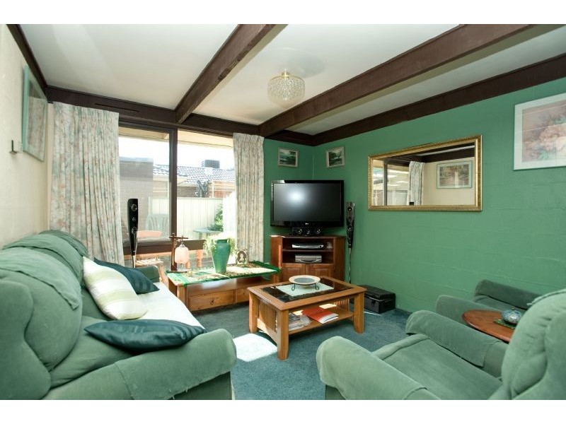 6 Bladen Place, Gladstone Park VIC 3043