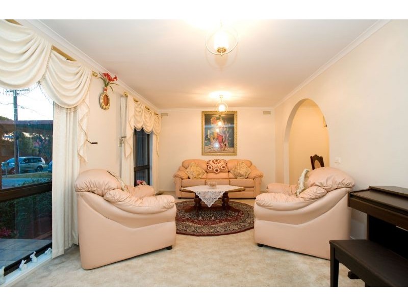 35 Osborne Avenue, Gladstone Park VIC 3043