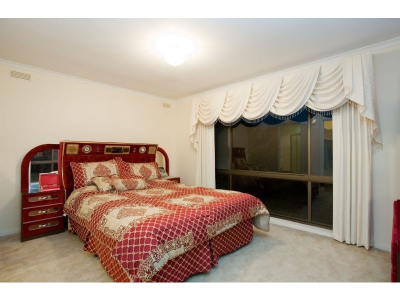 35 Osborne Avenue, Gladstone Park VIC 3043