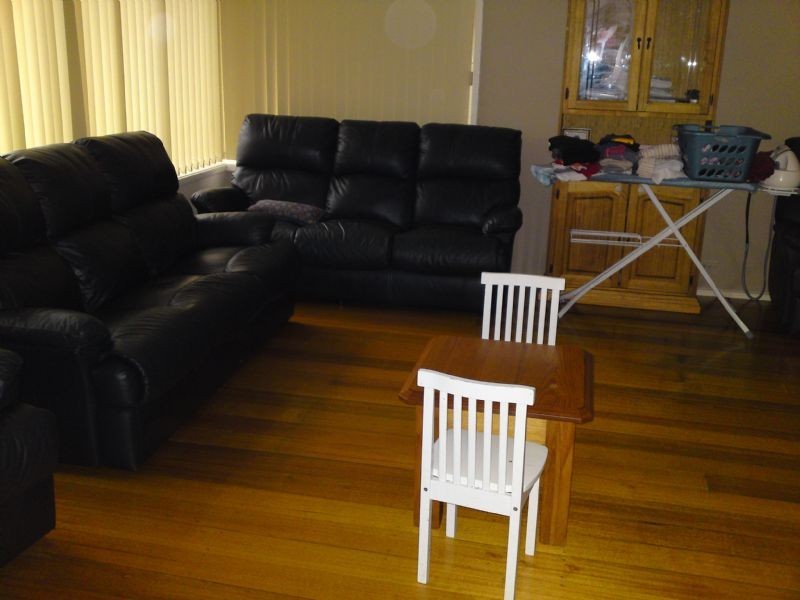 11 Rylandes Drive, Gladstone Park VIC 3043