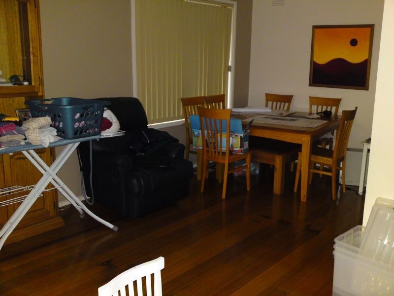 11 Rylandes Drive, Gladstone Park VIC 3043