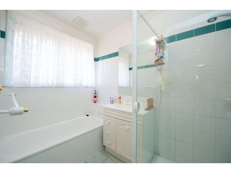 13 Fairbank Avenue, Gladstone Park VIC 3043