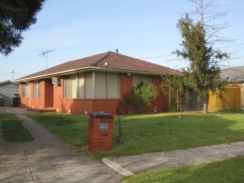 194 Carrick Drive, Gladstone Park VIC 3043