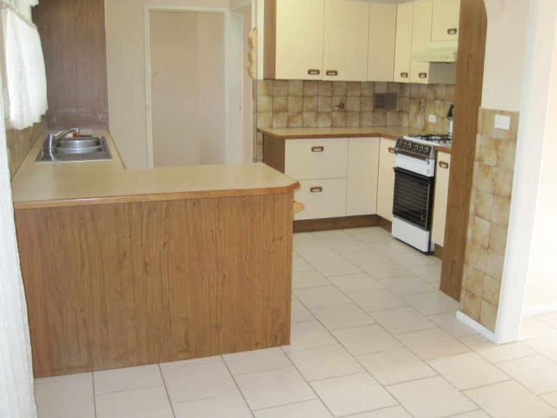 194 Carrick Drive, Gladstone Park VIC 3043