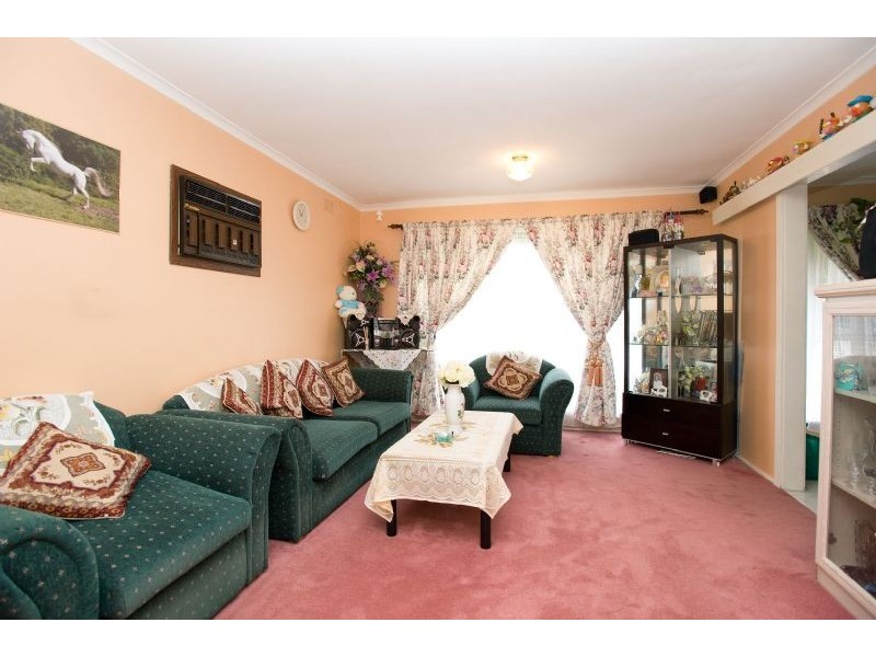 47 Finton Grove, Gladstone Park VIC 3043