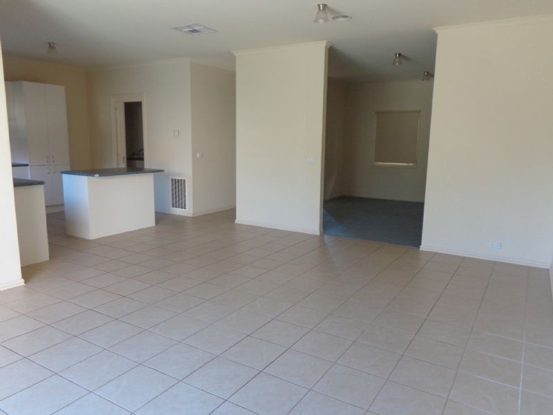 12 Cooma Lane, Craigieburn VIC 3064