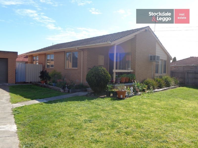 4 Chisholm Close, Gladstone Park VIC 3043