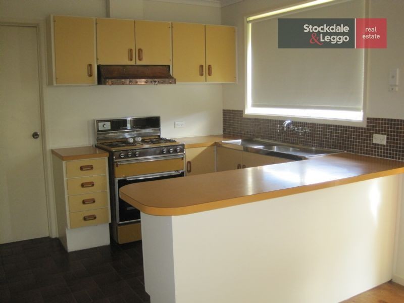 4 Chisholm Close, Gladstone Park VIC 3043